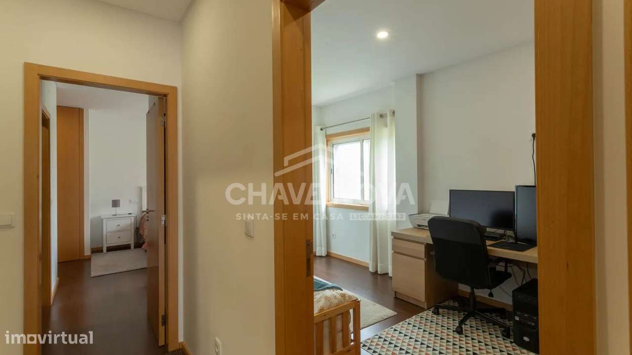 T2 | Suite | Lugar de Garagem | Arrumos | Varandim-19