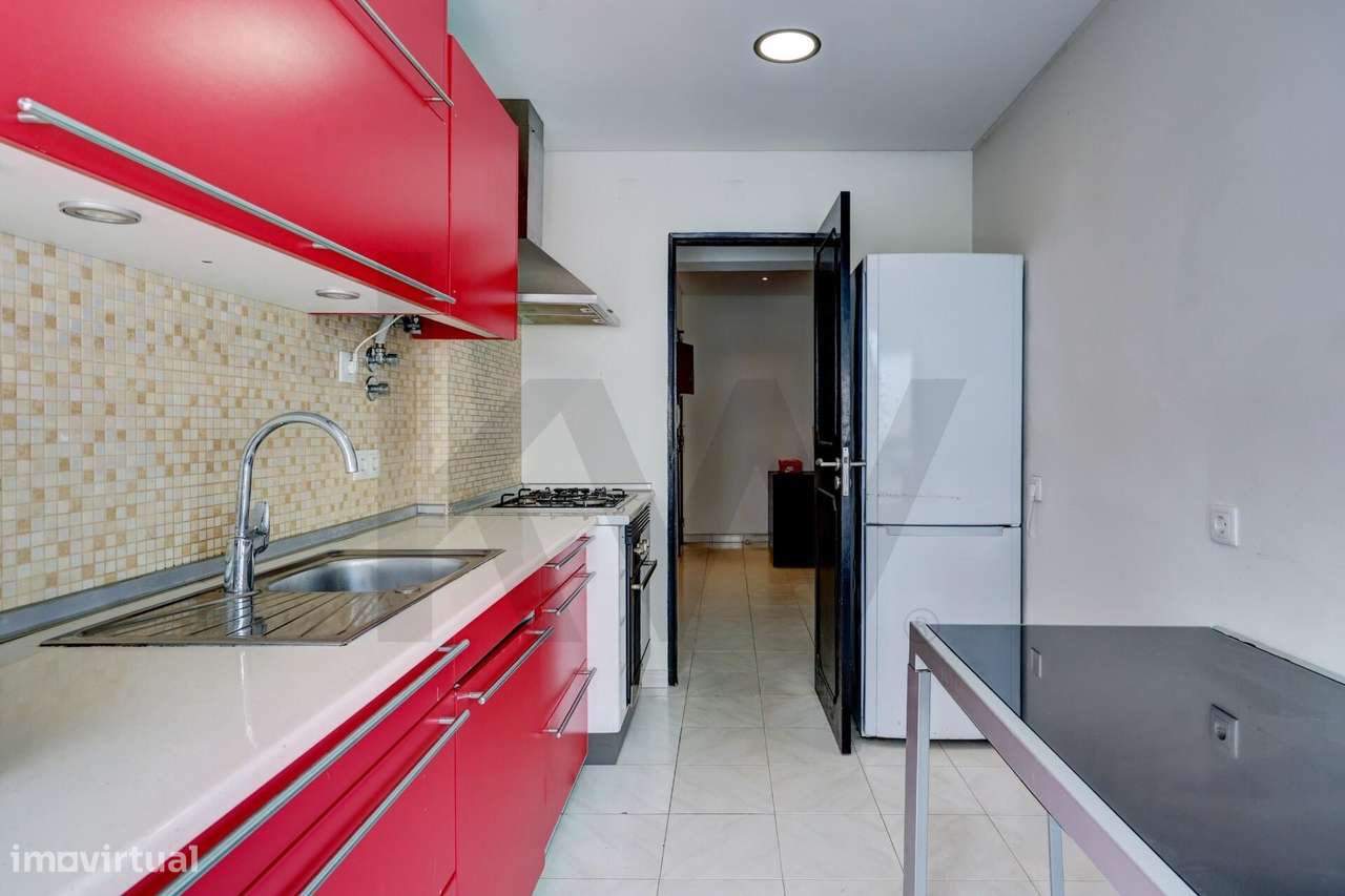 Apartamento T3 Monte da Caparica Rua General Humerto Delgado-39