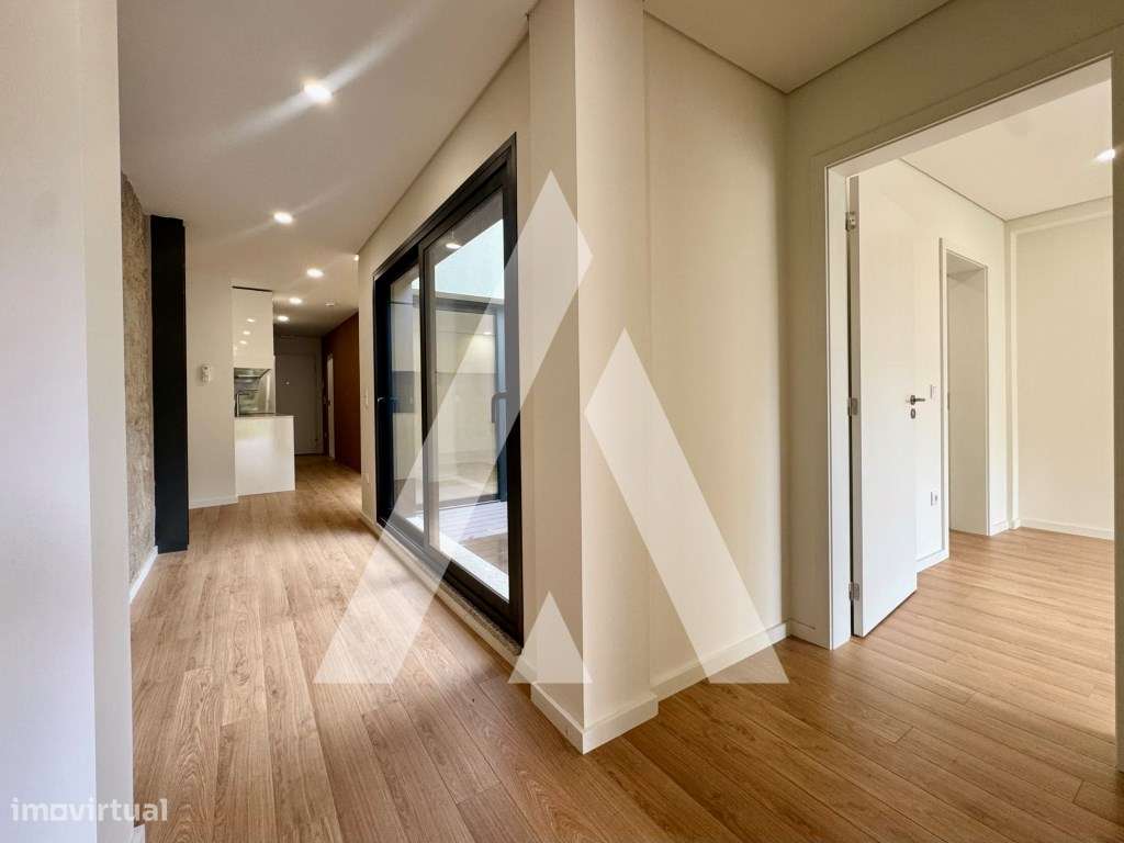 Apartamento T1 com Amplo Terraço no Centro do Porto-7