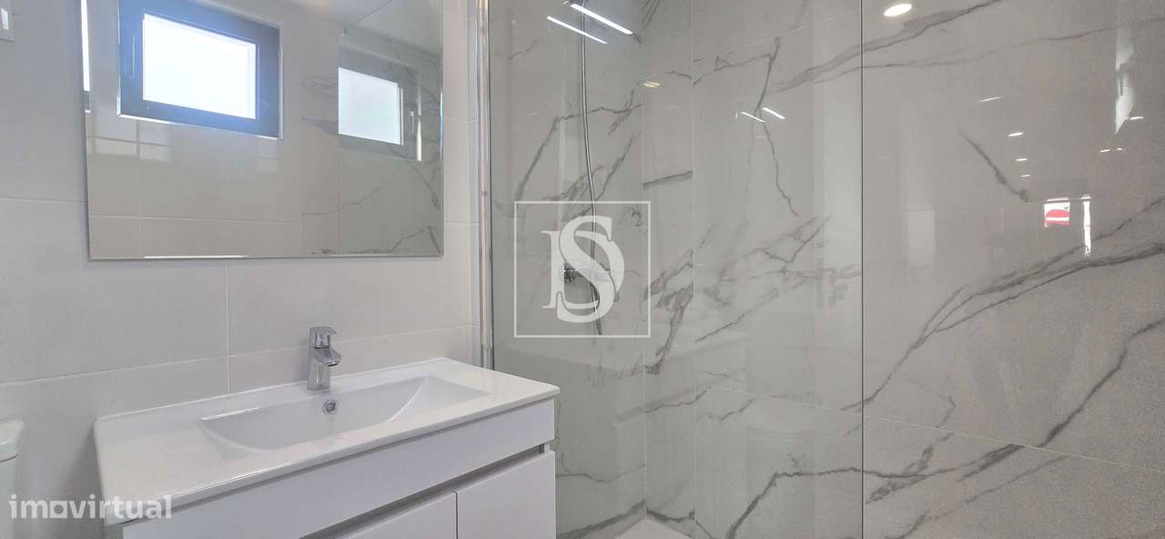 Moradia T2+2 Totalmente Remodelada a 5 Minutos da Estação do Entroncam-10