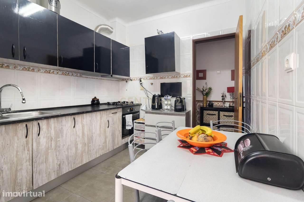Apartamento T1 convertido em T2 – Rua da Camarinha, Setúbal - Grande imagem: 2/28