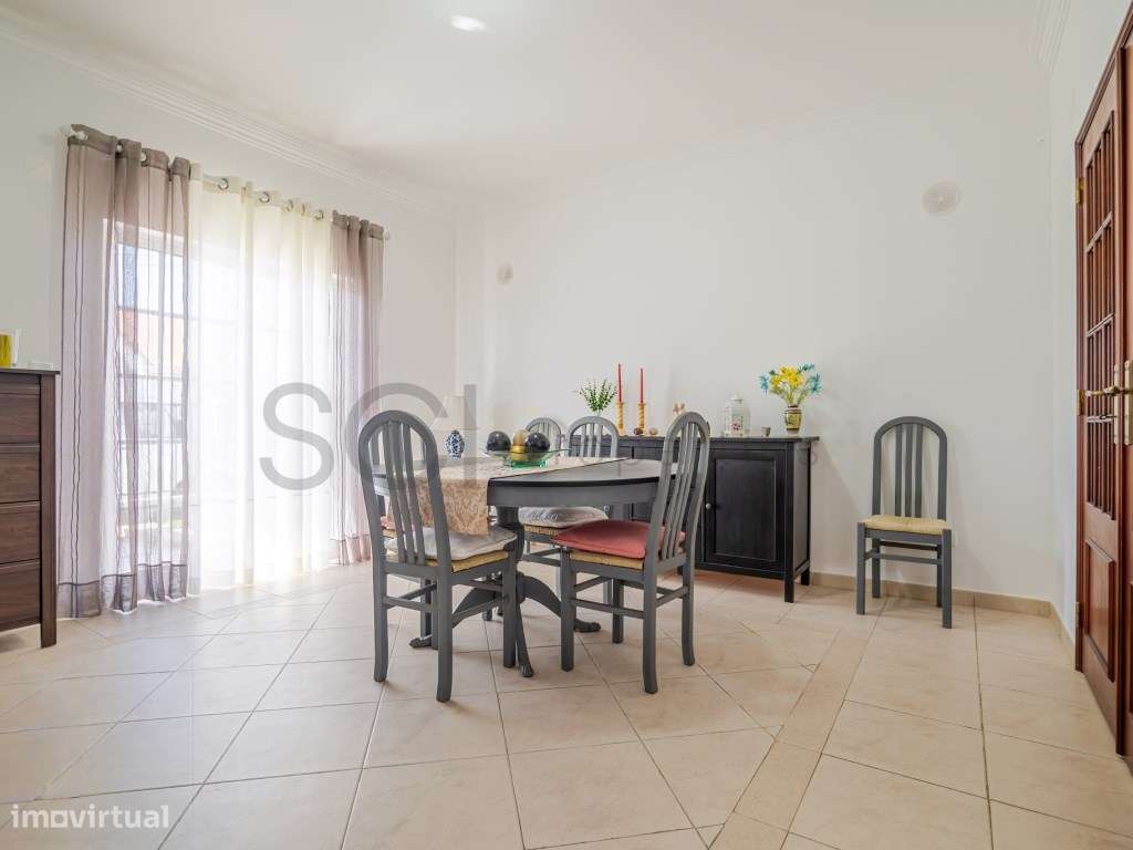 Moradia T5 Independente com Garagem em Fernão Ferro-8