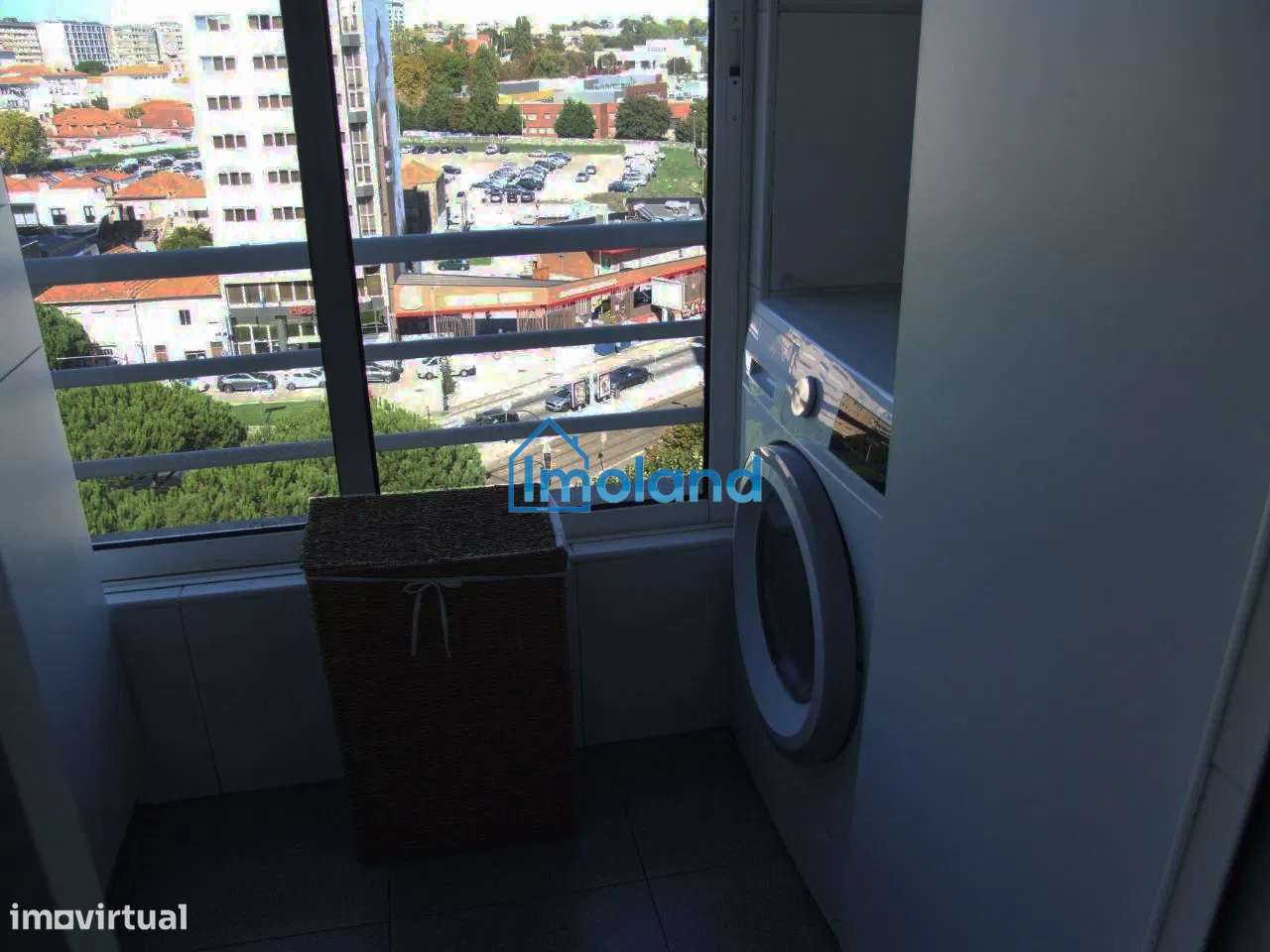 Apartamento T3 com Terraço e 3 Casas de Banho-9