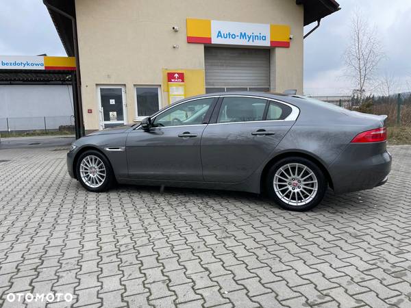 Jaguar XE 2.0 D Prestige - 1