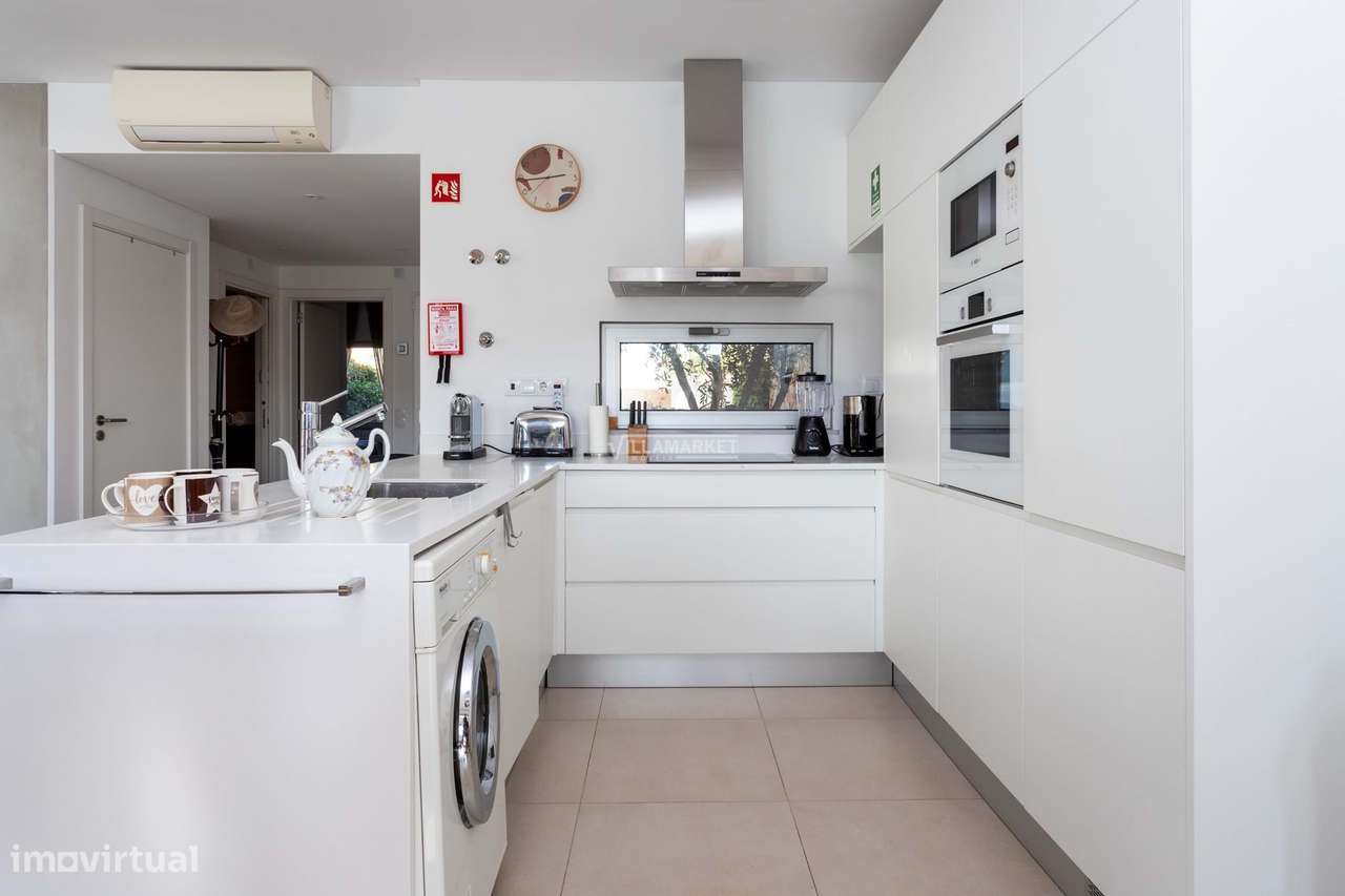 LUXUOSA VILLA V3 + 1 COM PISCINA E GARAGEM PRIVATIVA SITUADA NA CORREE-13