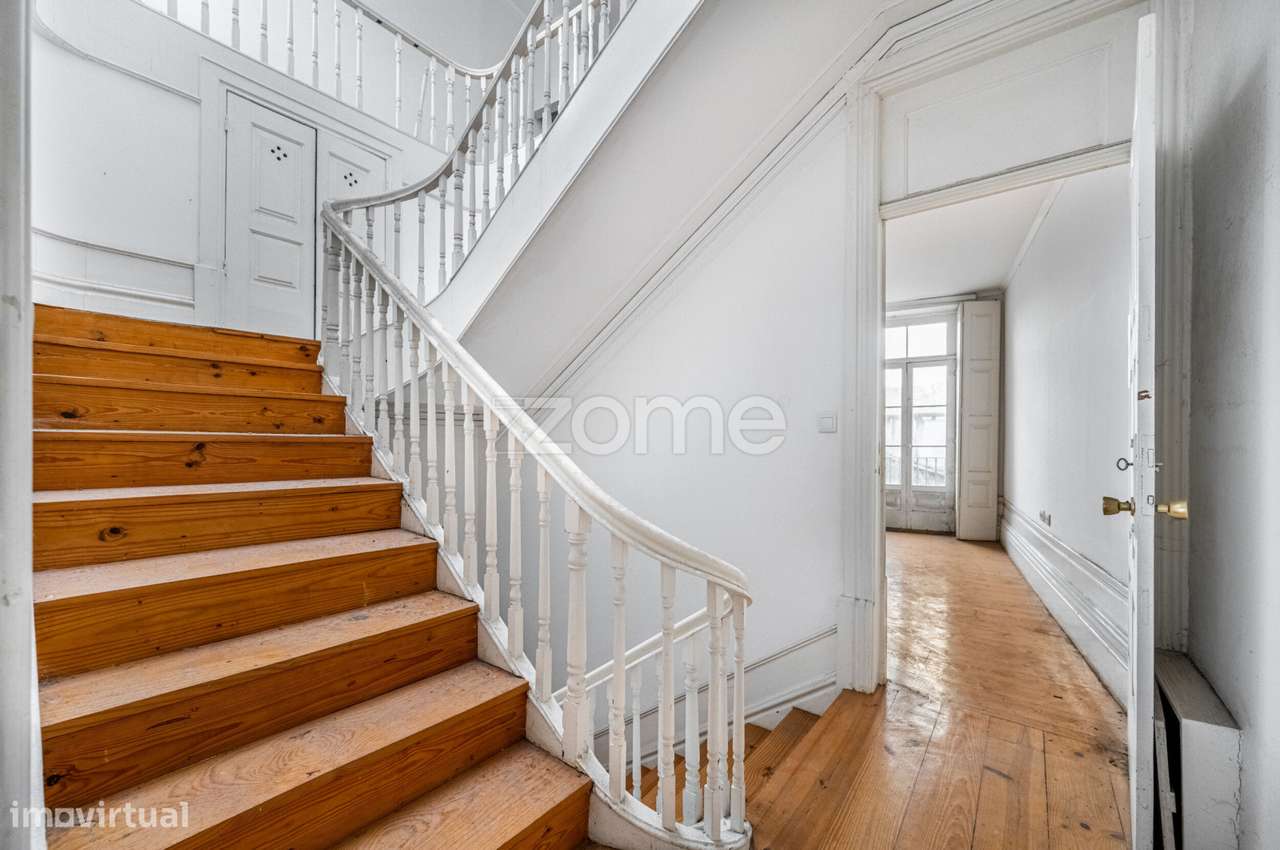 Prédio com Projeto Aprovado no Coração do Porto - Grande imagem: 2/25