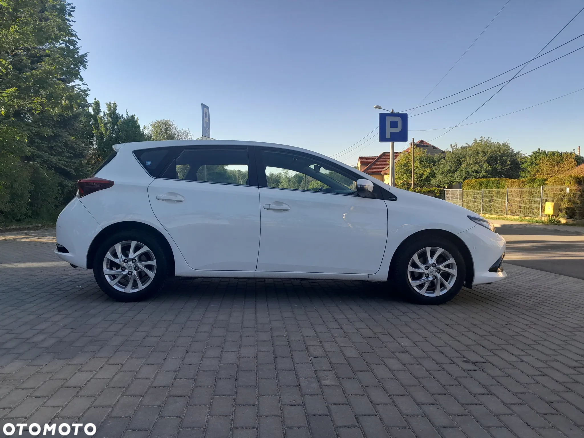 Toyota Auris 1.6 Premium - 4