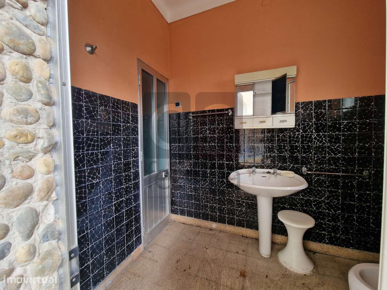 Moradia T4+2 em Almeirim com garagem e quintal-30