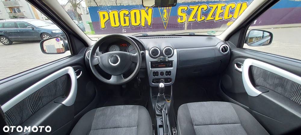 Dacia Logan MCV 1.6 16V Hi-Flex - 10