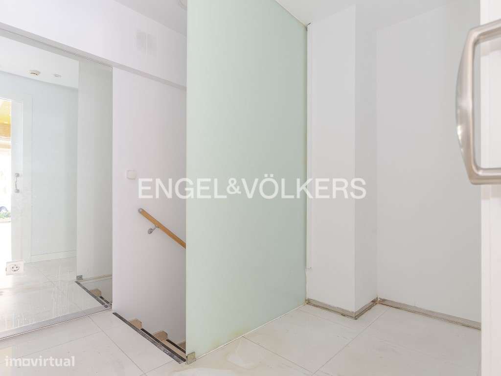 Loja com 2 andares no Areeiro - Grande imagem: 4/27