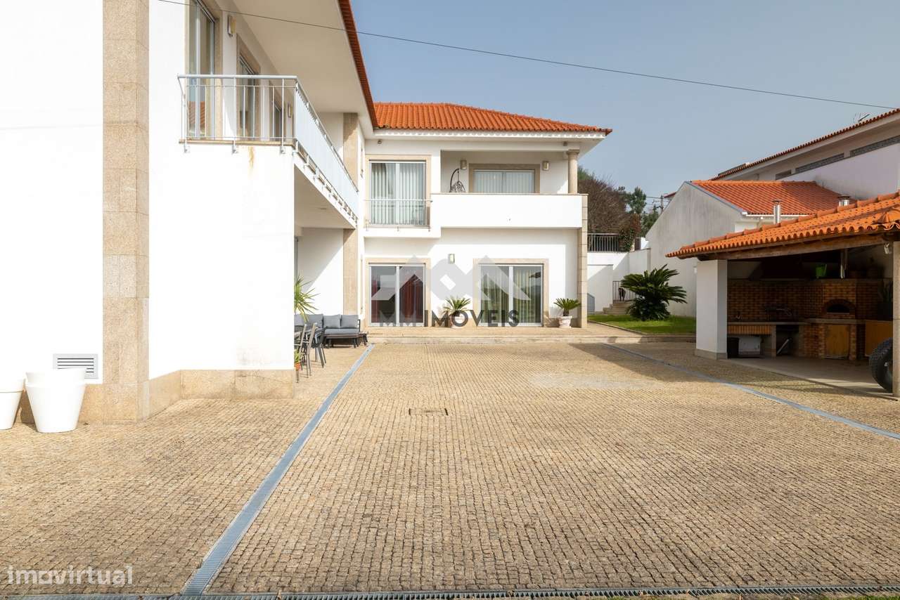 Moradia T6 | Braga | Isolada | Piscina | 1 000m2 | Terraço | Jardim |-24