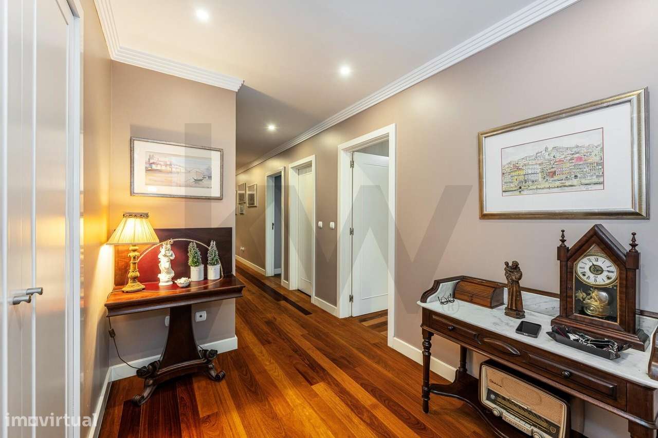 Excelente T5  em Condominio Fechado a Marechal Gomes da Costa, Porto-3