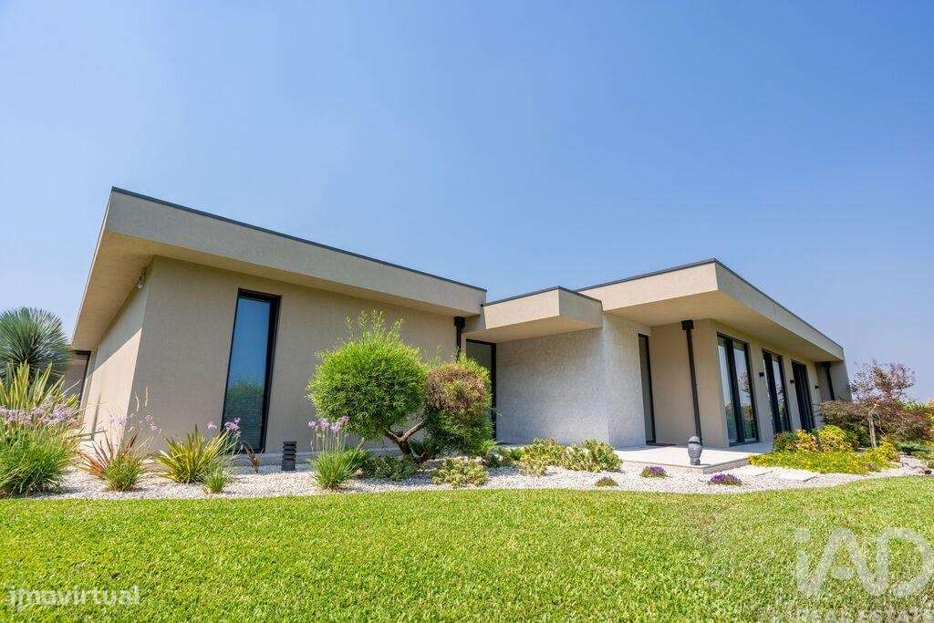 Moradia térrea T3 em Santo Tirso, Couto e Burgães de 275 m2 - Grande imagem: 4/39