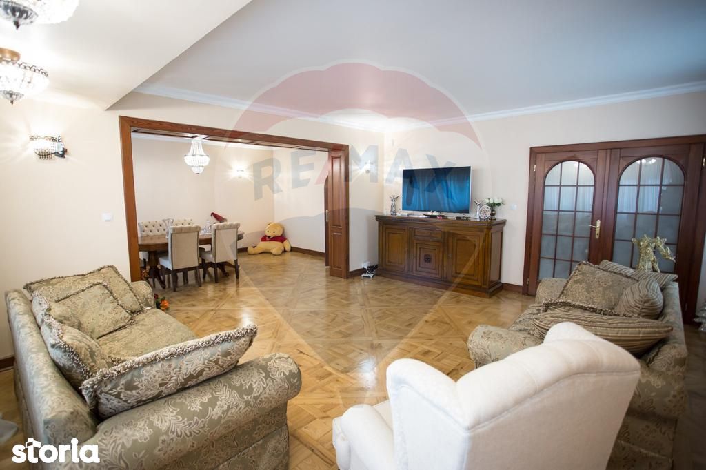 Apartament/Duplex in Vila cu 5 camere de vanzare in zona Primaverii