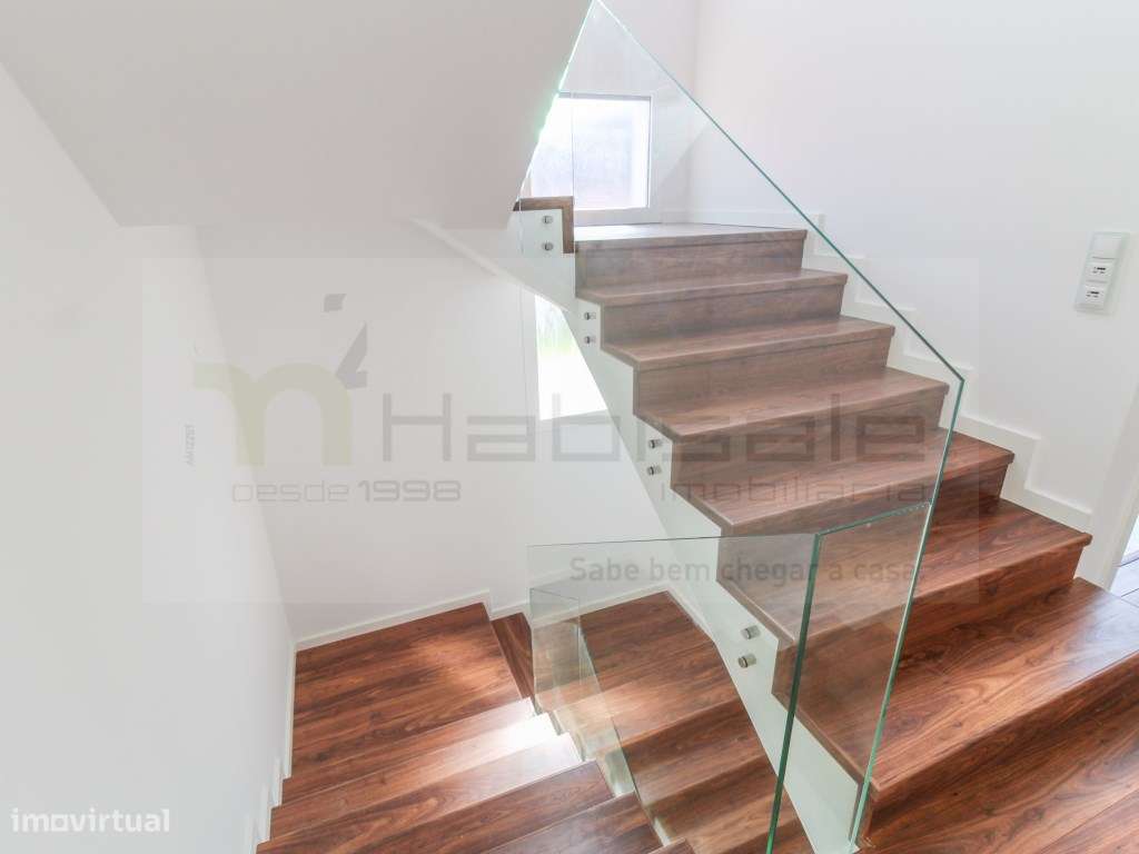 Moradia T3, situada em Areia Cascais, a curta distância da praia do...-35