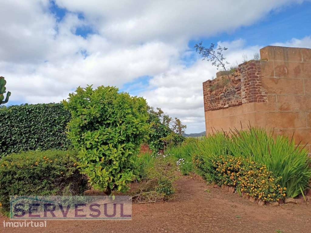 Casa histórica de 2 pisos, composta por 6 quartos, com vistas deslu... - Grande imagem: 4/26
