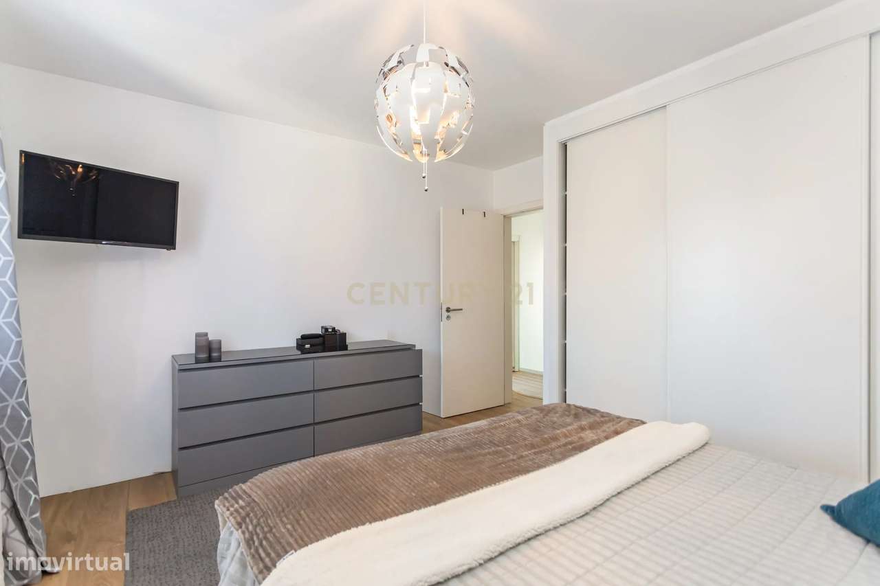 Moradia em banda T3 no Alto do Moinho-19