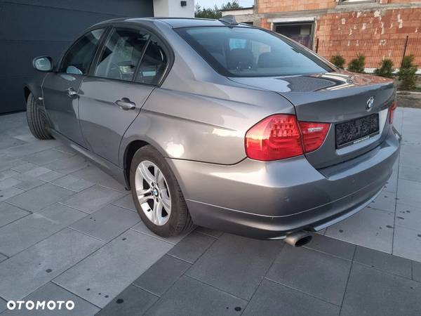 BMW Seria 3 320i - 2