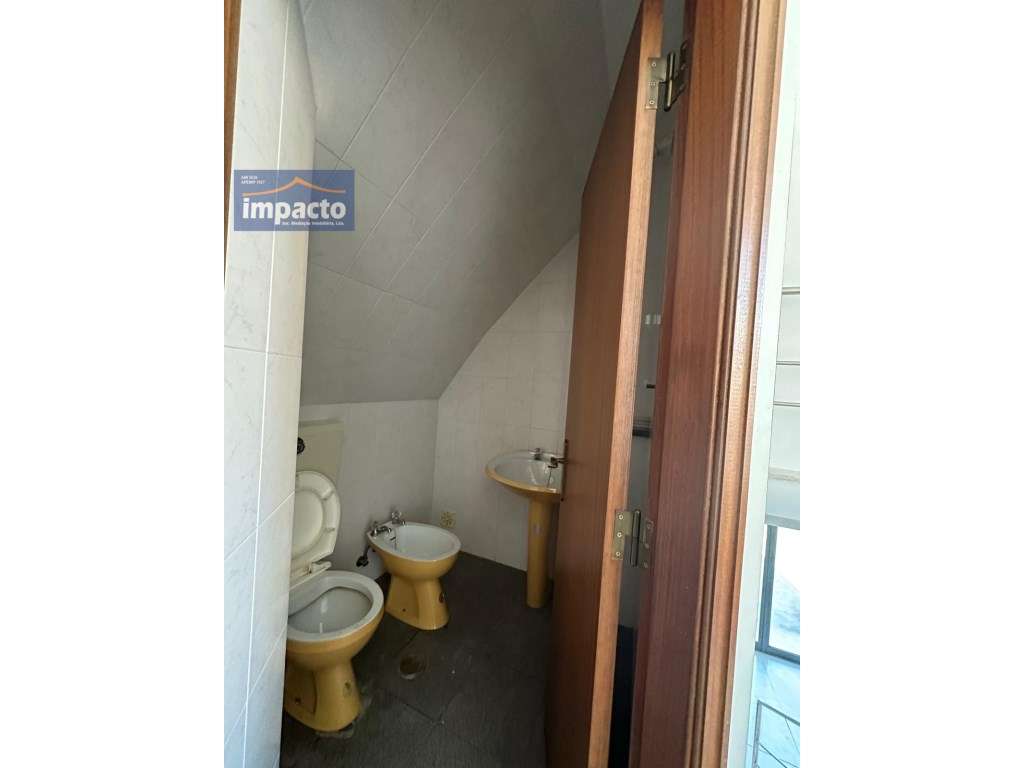 LOJA PÓVOA DE SANTA IRIA, RC e 1 Piso e garagem, possibilidade de t...-13