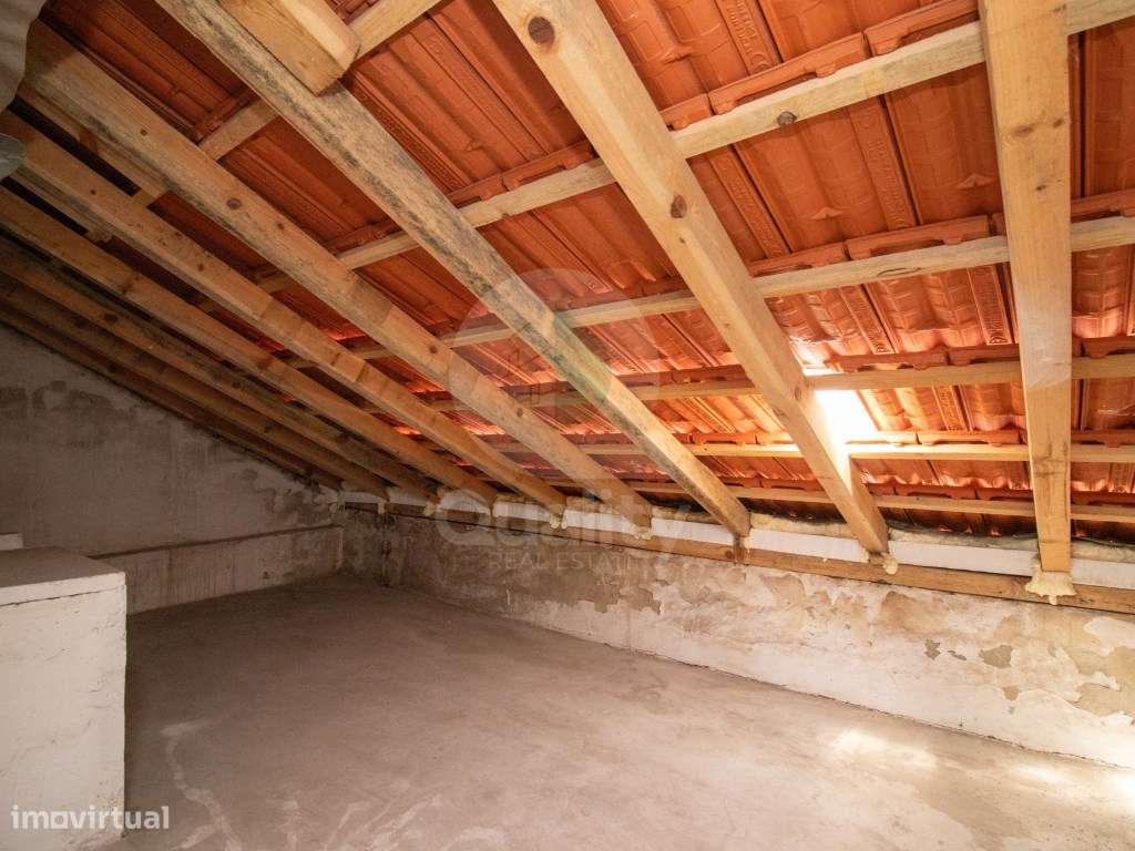 T1+1 Remodelado com Varanda e aproveitamento Sótão - Baixa da Banheira-24