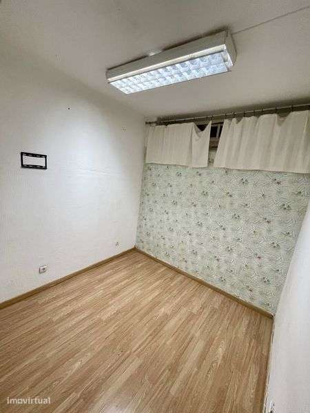 Arrenda-se sala na Amadora - Grande imagem: 4/6