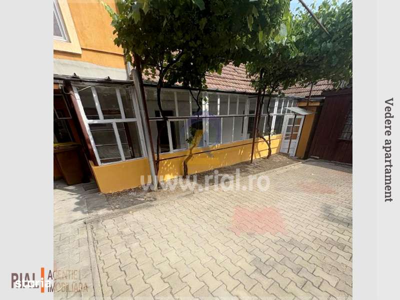 Apartament cu 3 camere, 2 familii pe curte-9