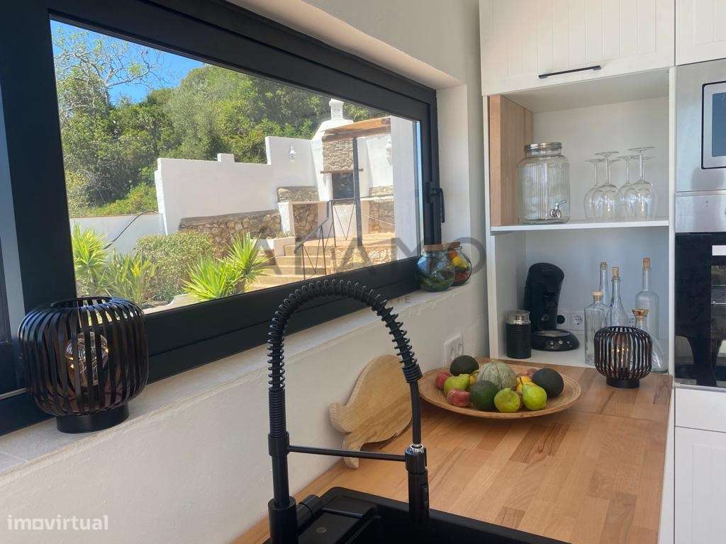 Excelente Vila V3 renovada com Vista Mar em Santa Bárbara de Nexe - Grande imagem: 4/24