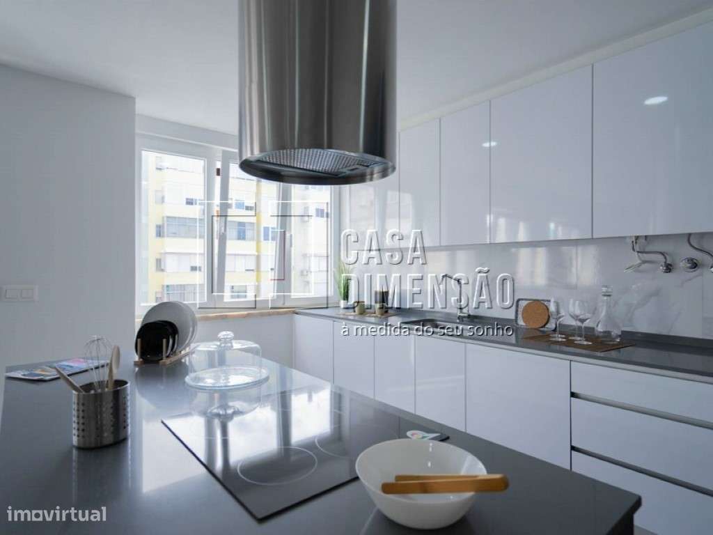 Apartamento de tipologia T3, mobilado e equipado em Benfica!!-23