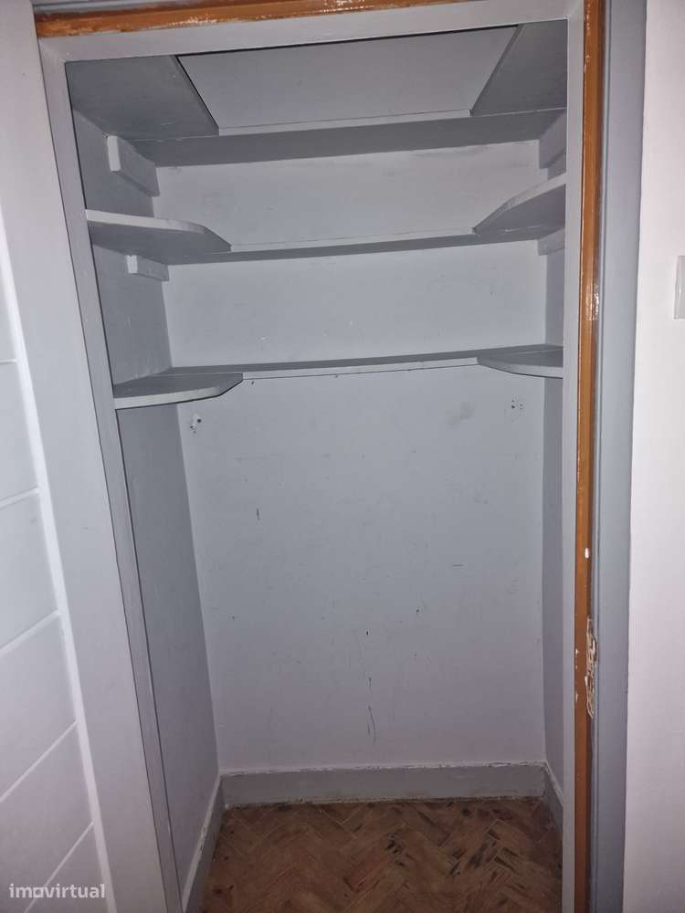 T2 pronto a habitar com boas áreas e localização privilegiada - Grande imagem: 5/8