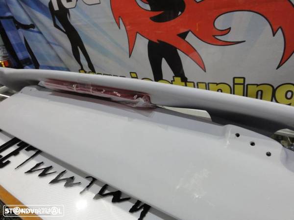 Aileron / lip / spoiler traseiro para Honda Civic EK 96-01 3 portas type r look com espaço para a 3ª luz de stop - 18