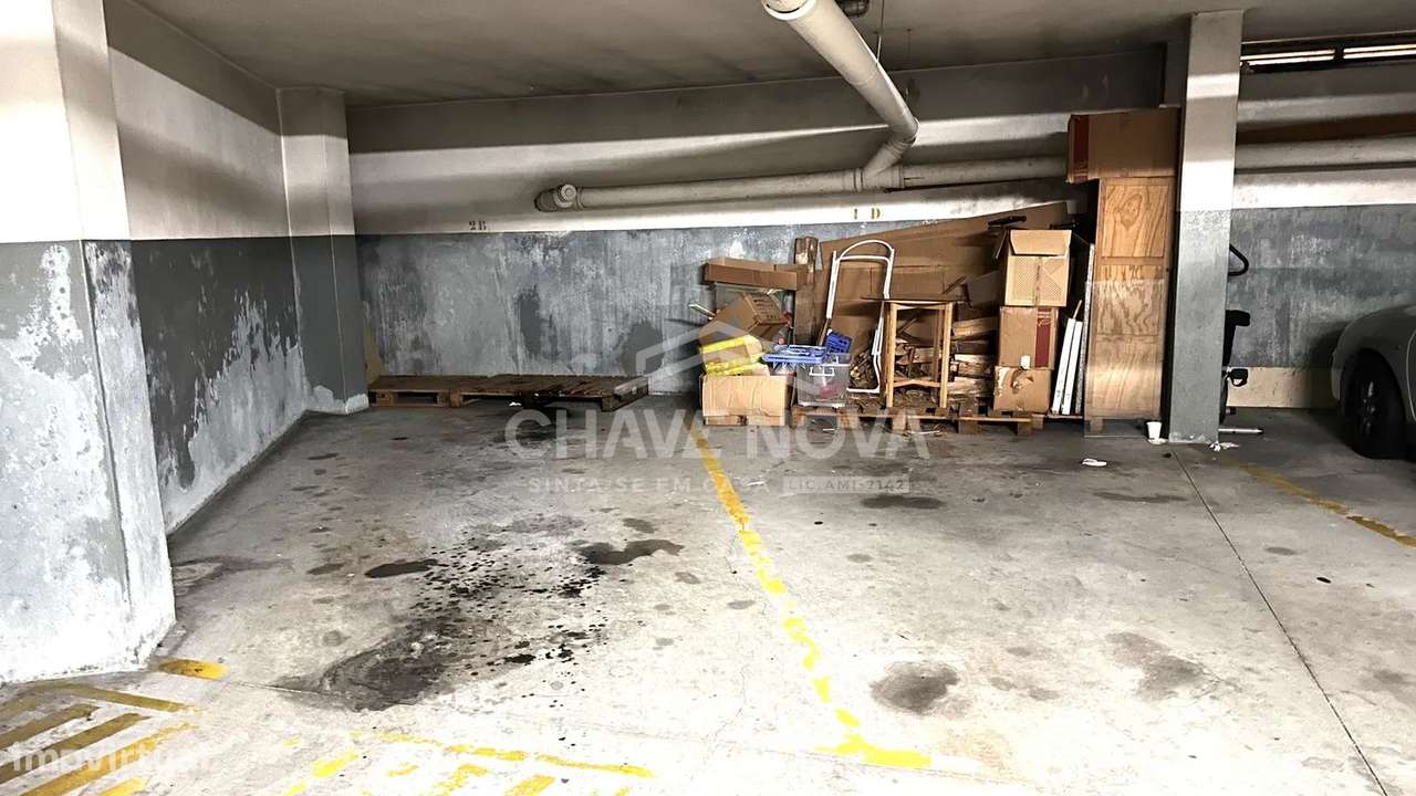 T2 c/ Varanda e Lugar de Garagem em Pedroso-24