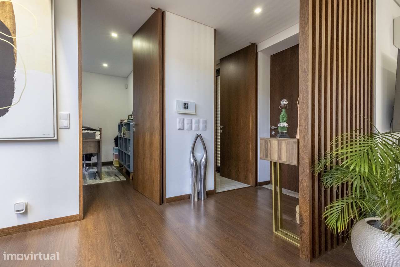Excelente moradia moderna, local recatado com piscina-19