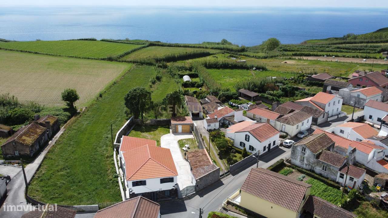Moradia com vista mar a 5 minutos da praia dos Mosteiros. Uma casa de - Grande imagem: 2/36