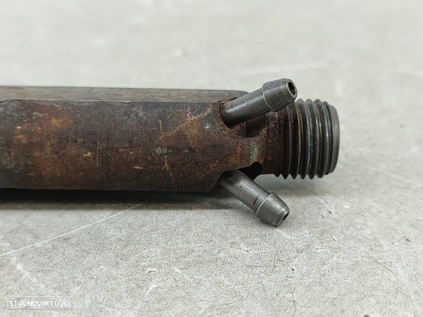 Injector Volkswagen Passat (3B2) - 3