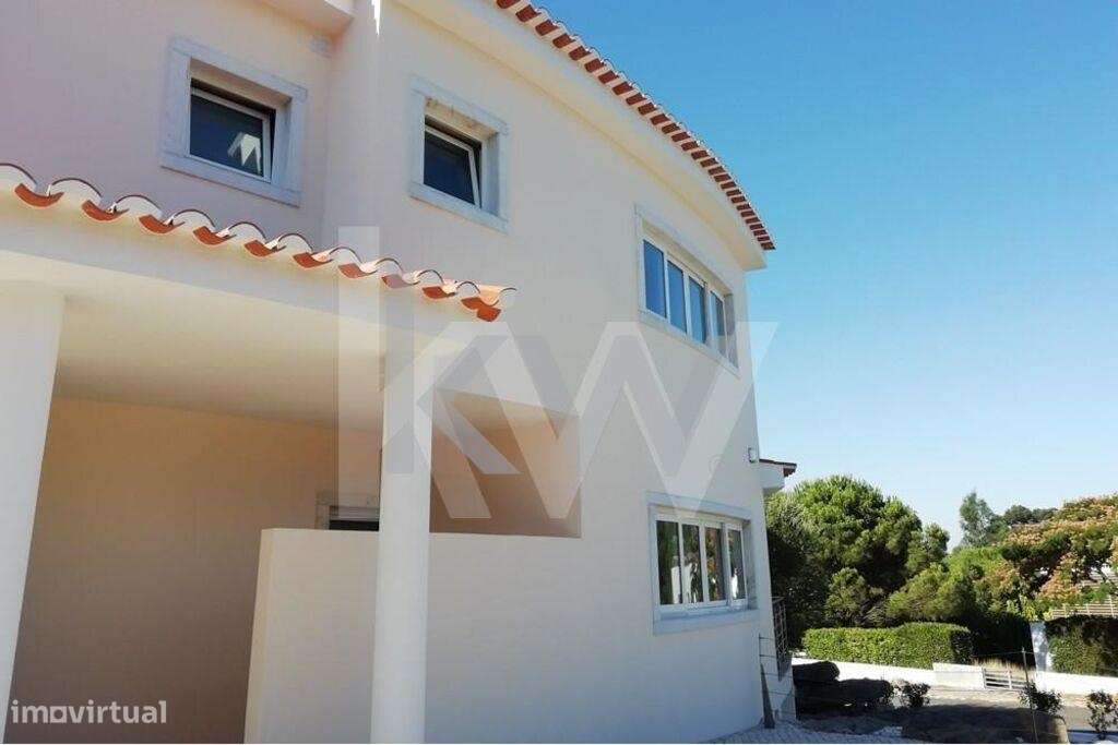 Moradia T4 isolada com piscina privativa e jardim - Belas Clube Campo - Grande imagem: 4/32