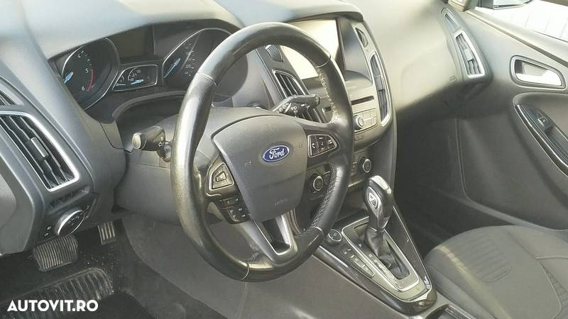 Ford Focus 2.0 TDCi Powershift Titanium - 9