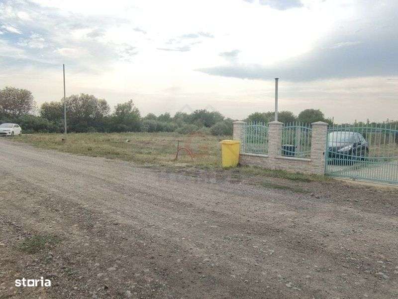 Teren pe colt in cartier nou de case locuite. Iluminat stradal. COMISI-8