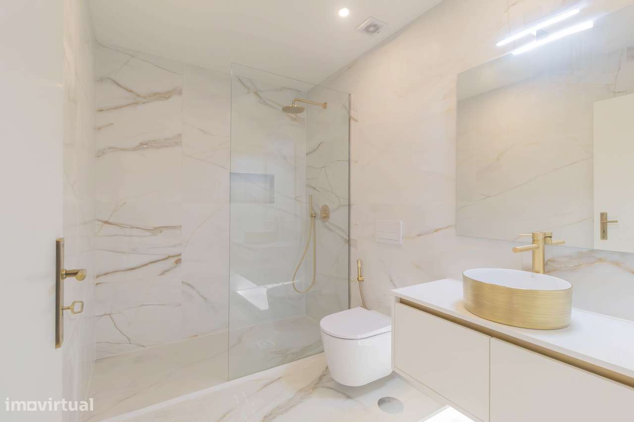 Apartamento T3, excelentes áreas 240m2 + garagem 31m2 + arrumos 4m2-52