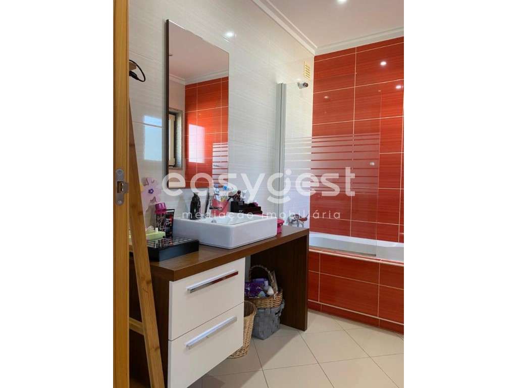 Apartamento Duplex T3 com excelentes áreas localizado numa urbanização - Grande imagem: 5/40