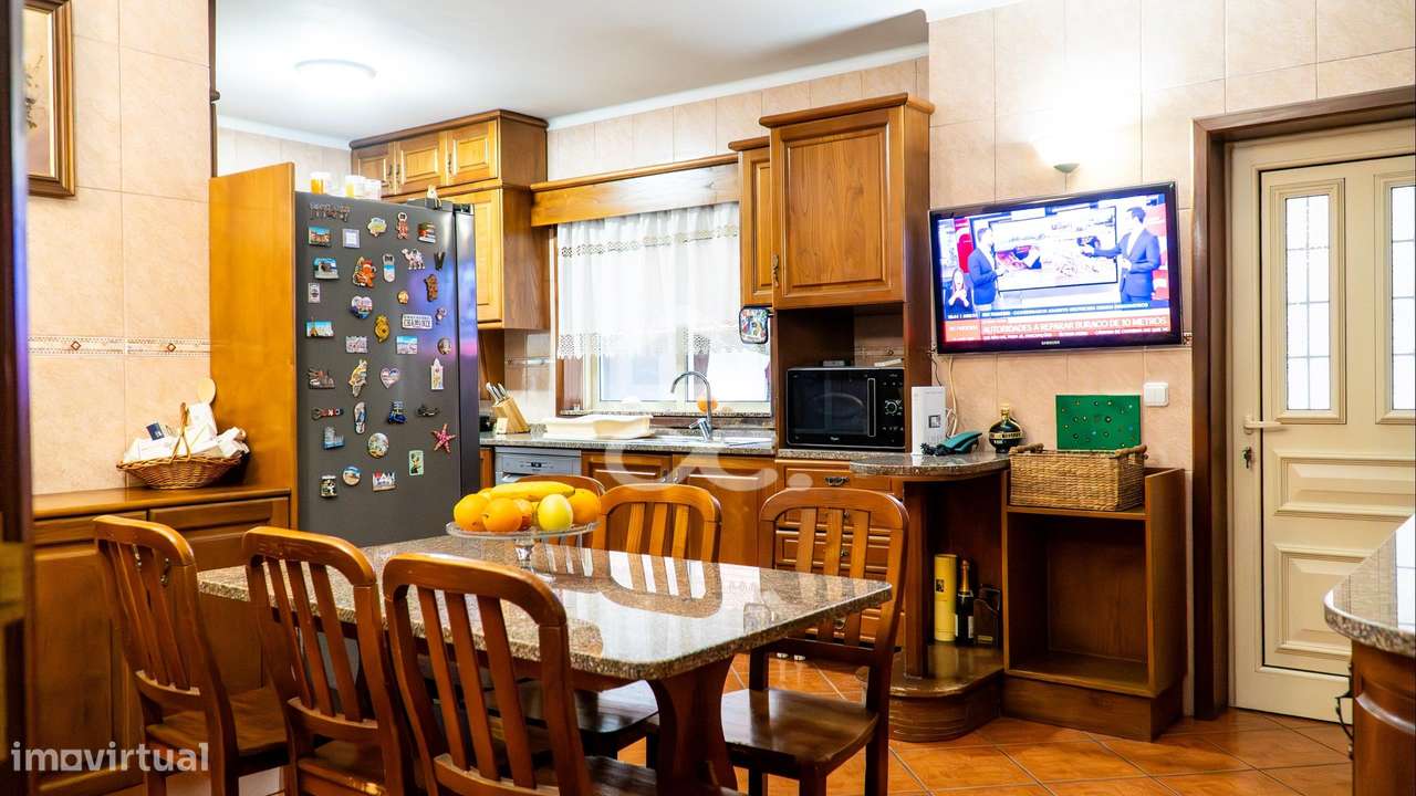 Moradia Individual V3+1 no Centro de Pevidém-8