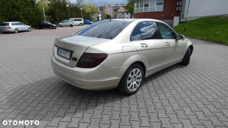 Mercedes-Benz Klasa C 180 CGI Automatik BlueEFFICIENCY - 3