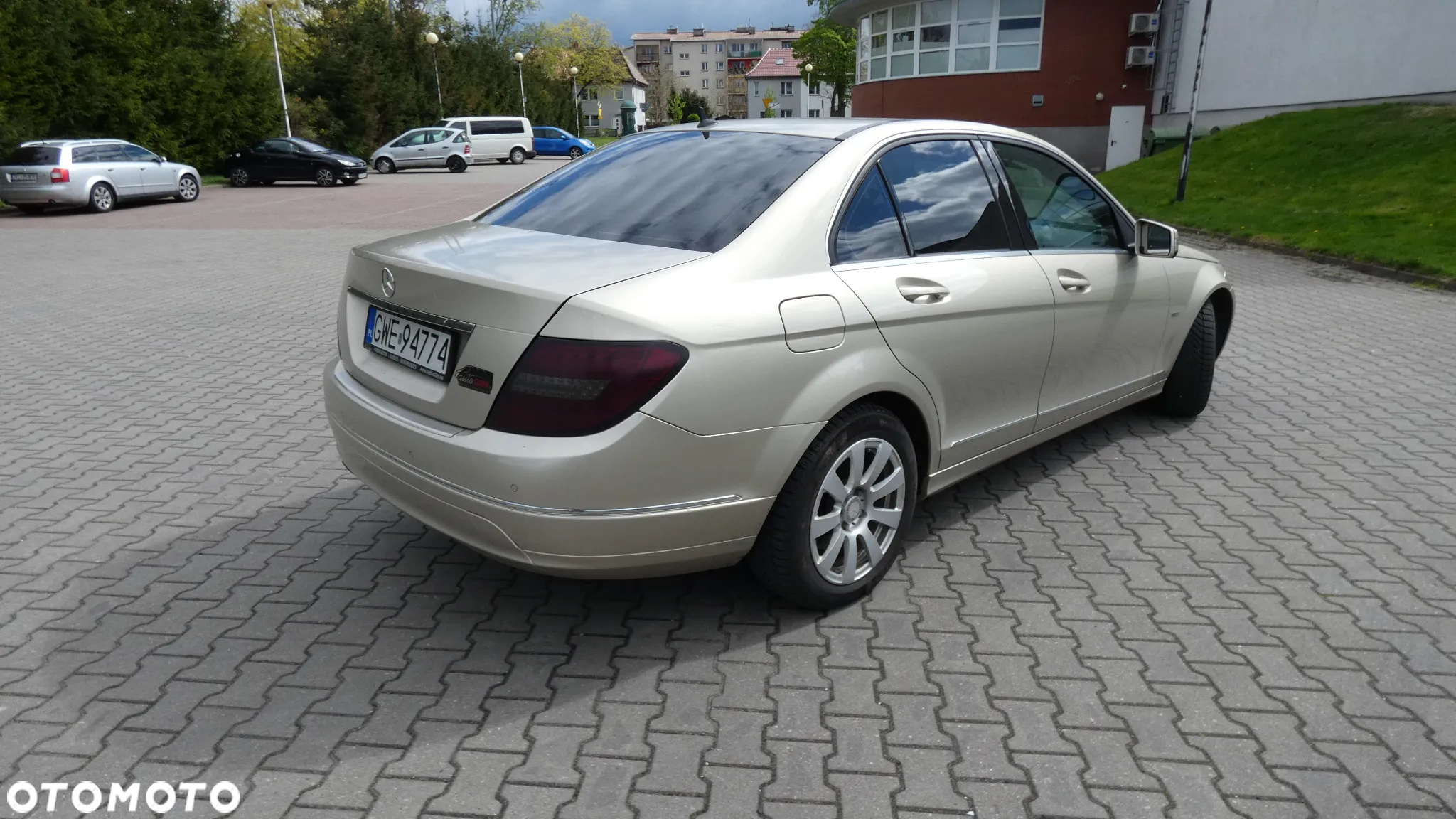 Mercedes-Benz Klasa C 180 CGI Automatik BlueEFFICIENCY - 3