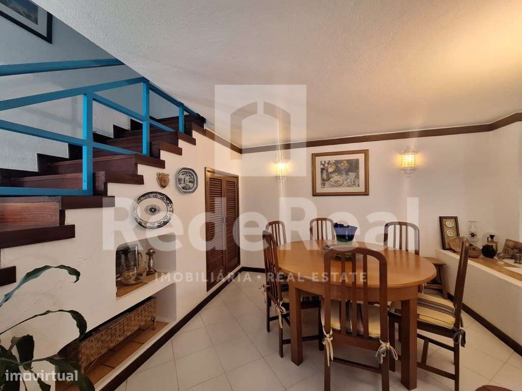 Moradia T3 + 1 com Piscina Privada e Boas Áreas no Coração de Albuf...-13