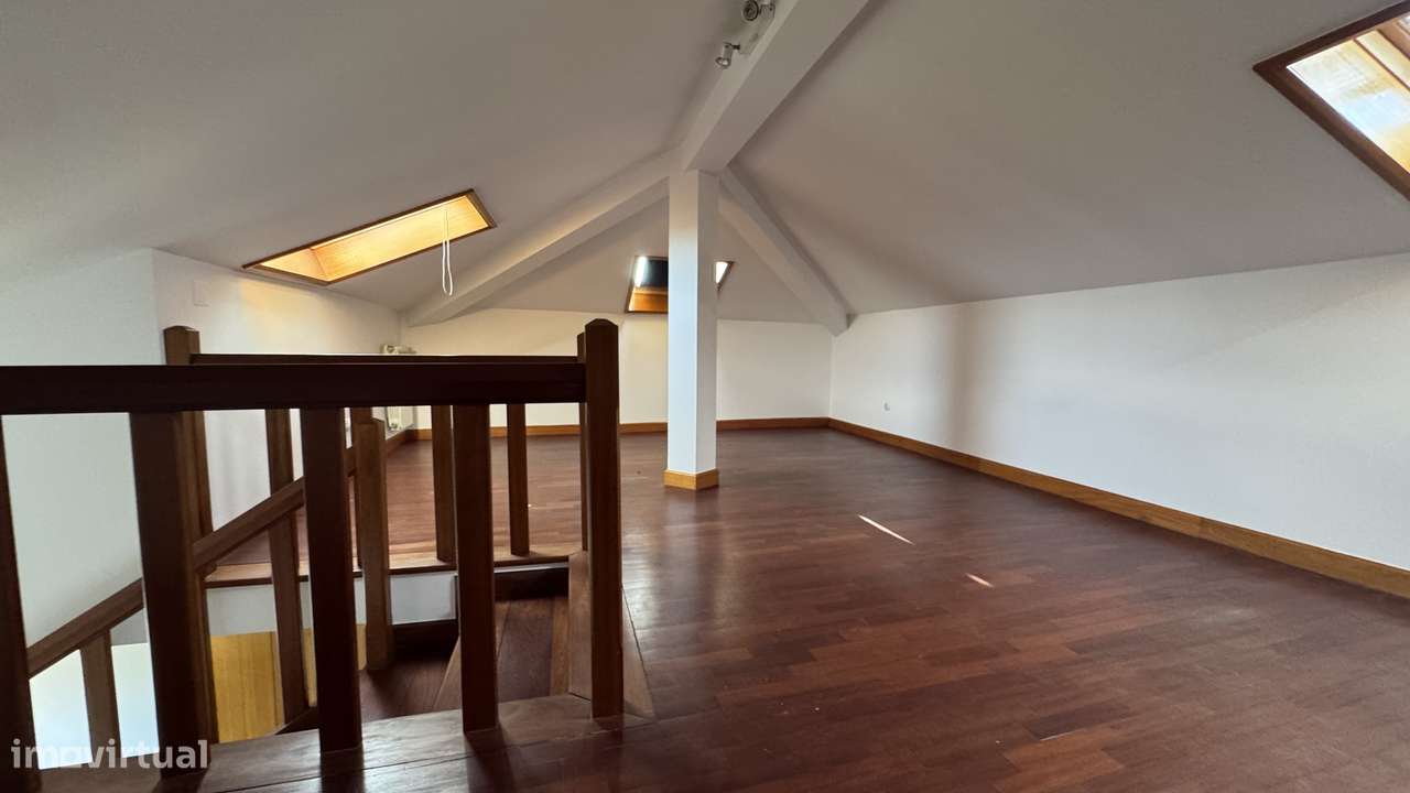 Moradia T4 com piscina à venda em Gemeses-18