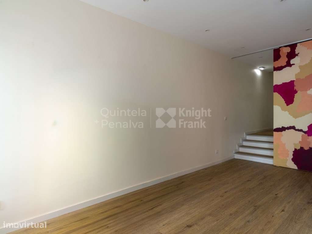 Loja com dois pisos e montra para arrendar nas Avenidas Novas - Grande imagem: 4/25