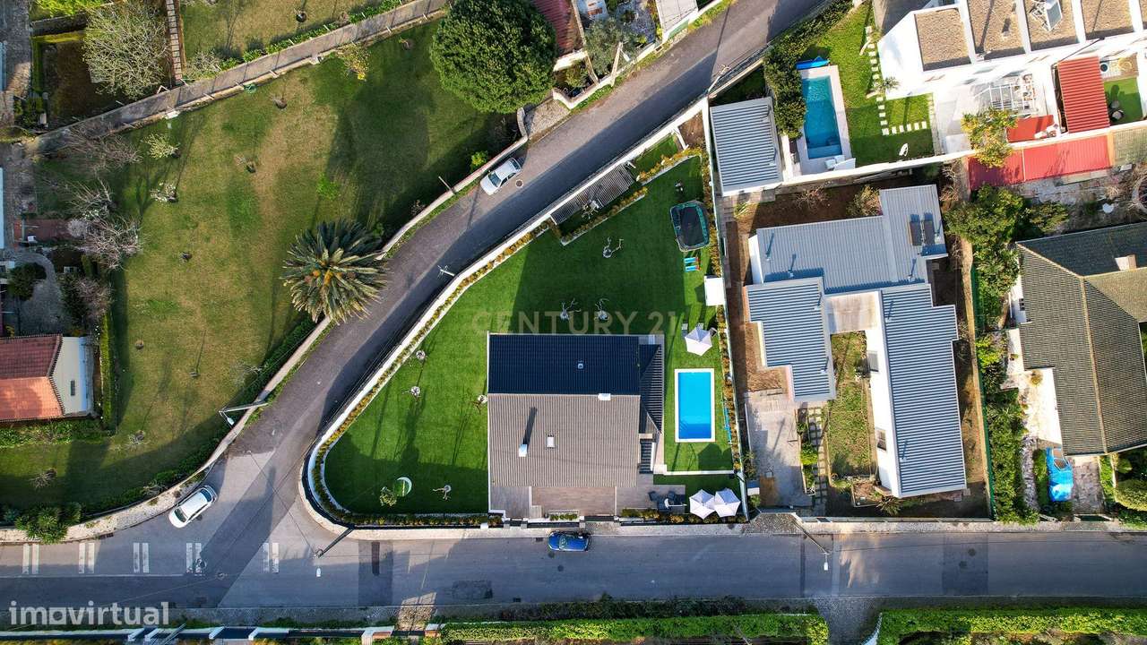 Vivendo o Sonho: Luxuosa Moradia T5 em Albarraque com Espaço de Lazer-49