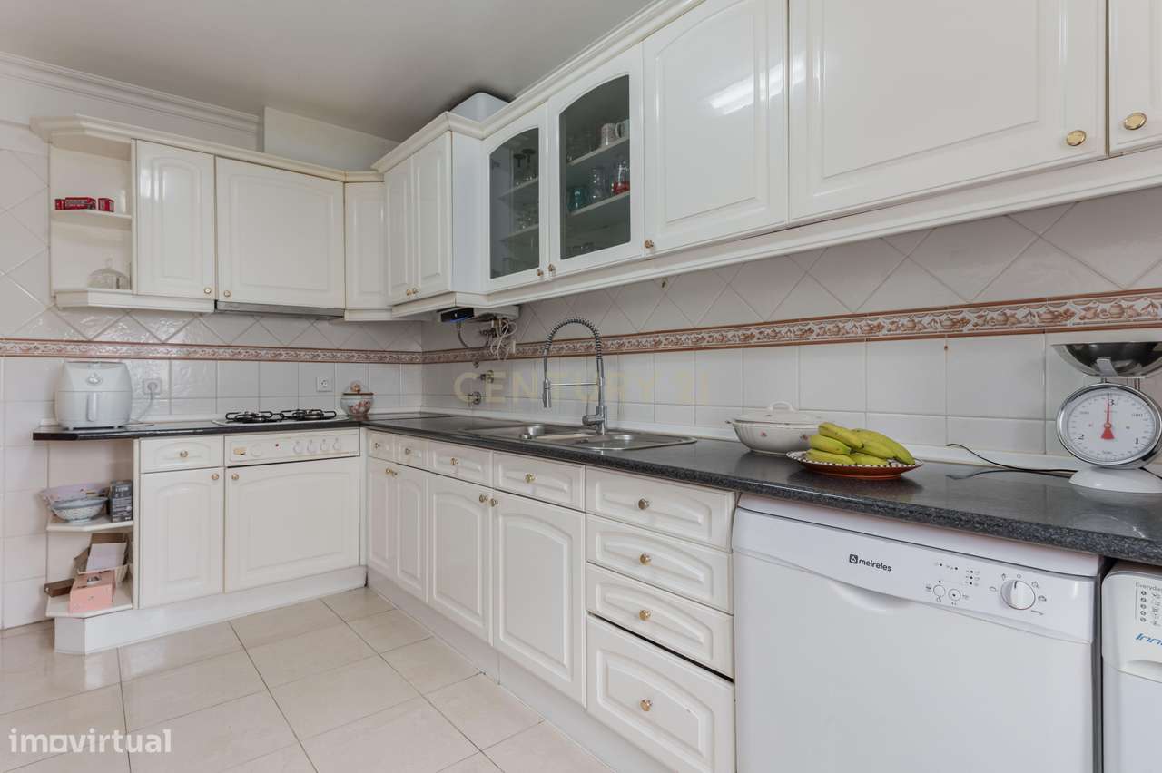 Moradia T3 de Charme no Bairro da Encarnação-11