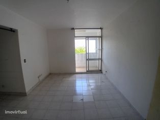 Apartamento T3 para Remodelar em Marvlia