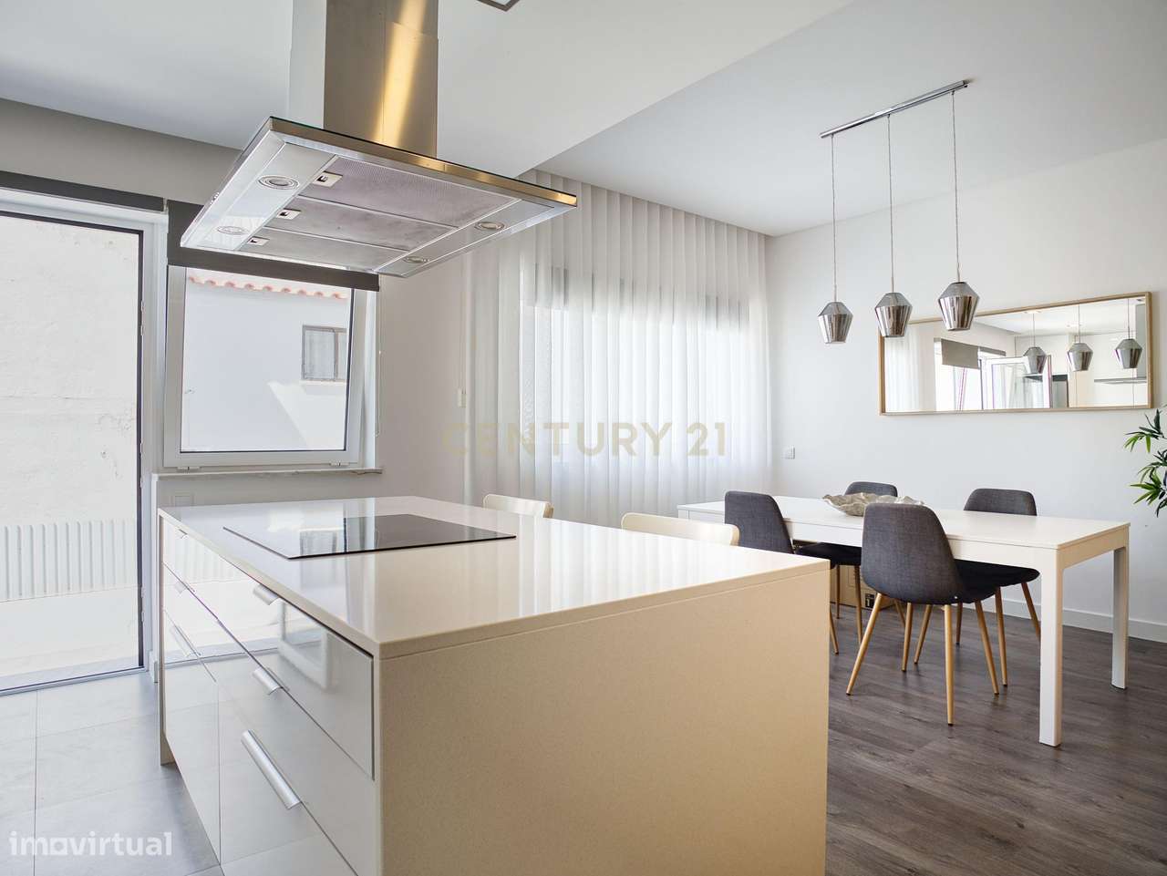 Apartamento Renovado no Coração do Centro Histórico da Nazaré - Grande imagem: 2/24