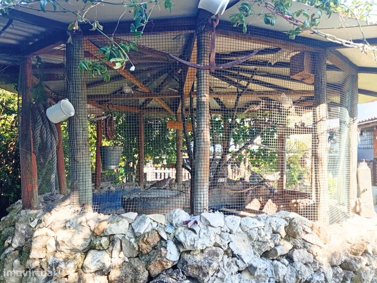 Moradia T4 com aproximadamente 1000m2 de terreno - Grande imagem: 4/16